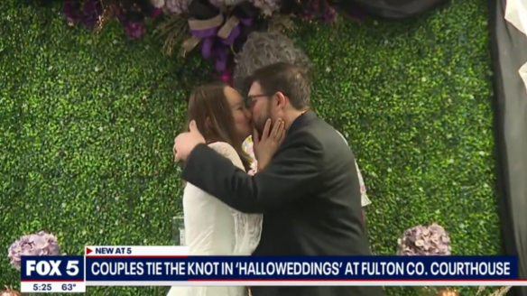 Couples Tie Knot 584x328